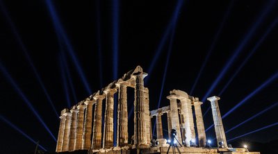 Τα εγκαίνια του νέου φωτισμού του Ναού του Ποσειδώνα στο Σούνιο από τον πρωθυπουργό 