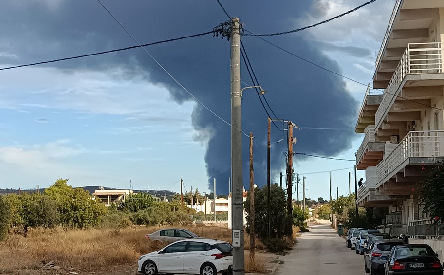 Φωτιά σε διυλιστήρια στους Αγίους Θεοδώρους - Ήχησε το 112

