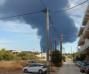 Φωτιά σε διυλιστήρια στους Αγίους Θεοδώρους - Ήχησε το 112 



