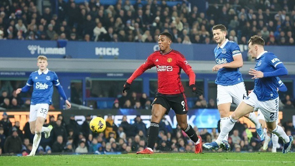 Προσπαθεί για τη «βόμβα» με Μαρσιάλ η ΑΕΚ