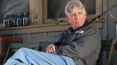 Eric Roberts: Αποκαλύπτει την κακοποίηση σε νέα βαθιά προσωπικά απομνημονεύματα