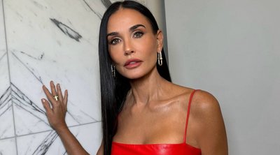 Demi Moore: Με μάξι εντυπωσιακή τουαλέτα θυμίζει «μαύρη χήρα»