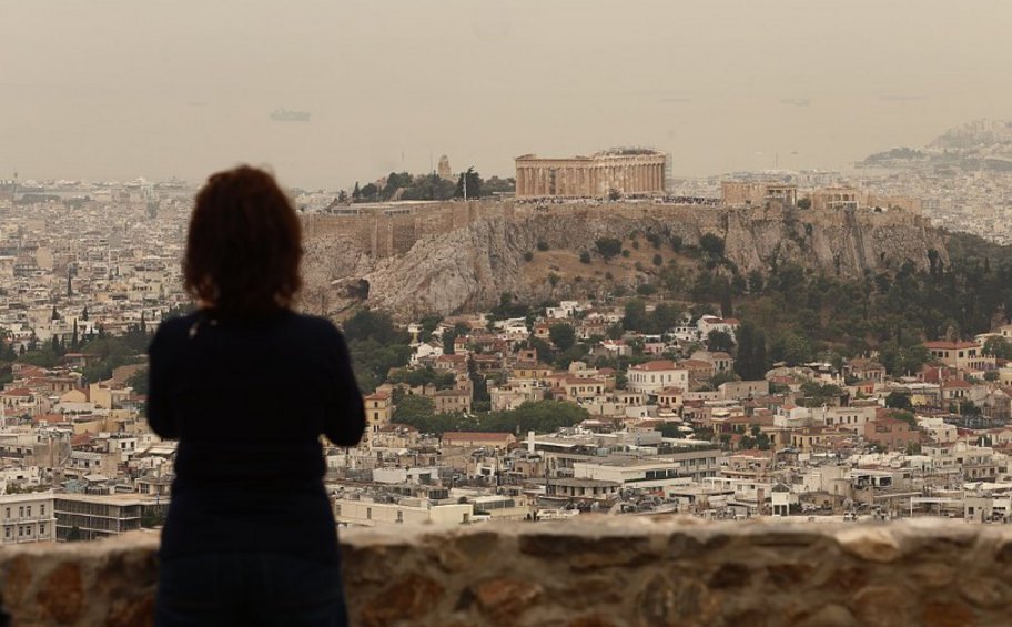 Καιρός: Υποτροπικός αεροχείμαρρος φέρνει αφρικανική ζέστη τα επόμενα 24ωρα 