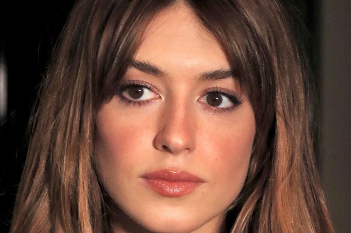 Concealer: Τα κορυφαία hacks για να κολακεύει το πρόσωπό μας