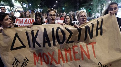 Άγιος Παντελεήμονας: Εικόνες από την πορεία διαμαρτυρίας για τον θάνατο κρατούμενου στο Αστυνομικό Τμήμα