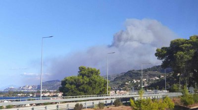 Κόρινθος: Μαίνεται η πυρκαγιά στην Ροζένα Ξυλοκάστρου – Ενεργοποιήθηκε το 112 - ΦΩΤΟ