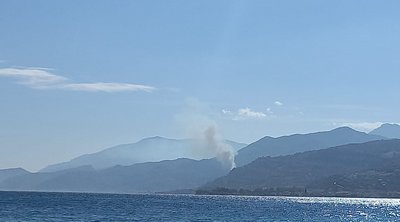 Φωτιά σε δασική έκταση στο Ξυλόκαστρο - Επιχειρούν 7 αεροσκάφη, 3 ελικόπτερα