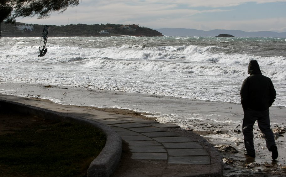 Καιρός: Πτώση της θερμοκρασίας και θυελλώδεις άνεμοι - Πού θα βρέξει - Η πρόγνωση της εβδομάδας