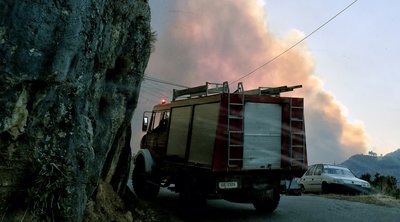 Φωτιά στην Κορινθία: Νέο 112 για εκκένωση τεσσάρων οικισμών