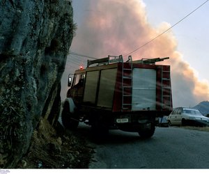 Φωτιά στην Κορινθία: Νέο 112 για εκκένωση τεσσάρων οικισμών