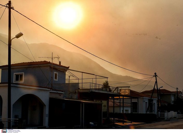 Φωτιά στο Ξυλόκαστρο - Βρέθηκαν δύο απανθρακωμένες σοροί