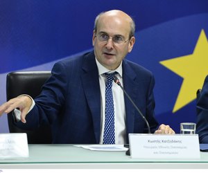 Μεσοπρόθεσμο 2025-2028: Ρυθμός ανάπτυξης άνω του 2% φέτος και το 2025