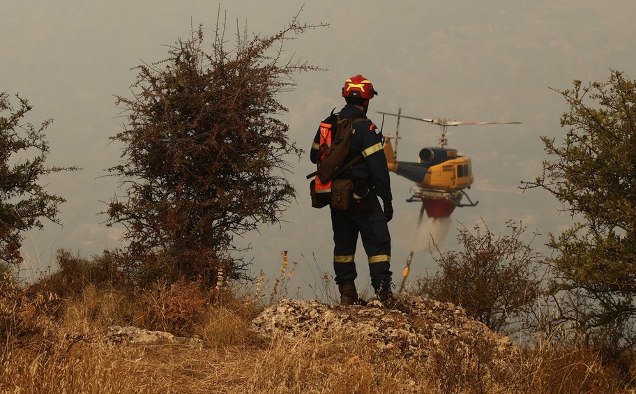 Κορινθία: Μάχη με τις φλόγες για τρίτο 24ωρο – Στάχτη έγιναν 50.000 στρέμματα
