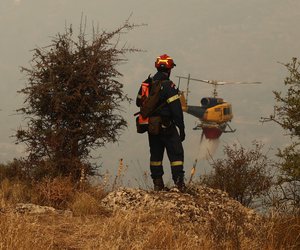 Κορινθία: Μάχη με τις φλόγες για τρίτο 24ωρο – Στάχτη έγιναν 50.000 στρέμματα
