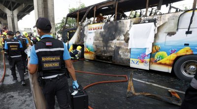 Φωτιά σε σχολικό λεωφορείο στην Ταϊλάνδη - Φόβοι για 25 νεκρούς