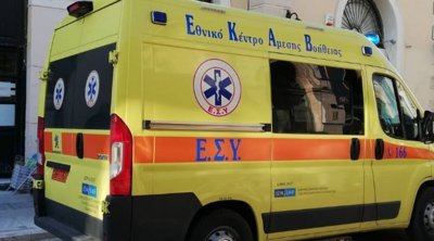 Τροχαίο στη Γλυφάδα: ΙΧ συγκρούστηκε με λεωφορείο - Τρεις τραυματίες