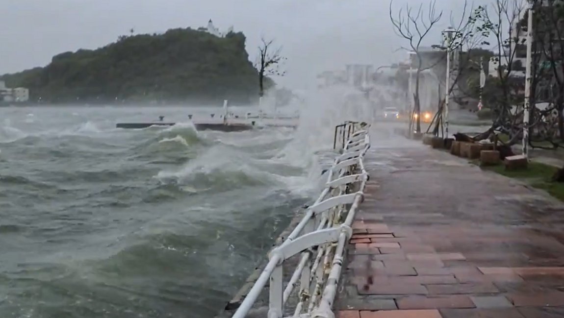 Ταϊβάν: Επελαύνει ο τυφώνας Krathon – Τουλάχιστον 2 νεκροί