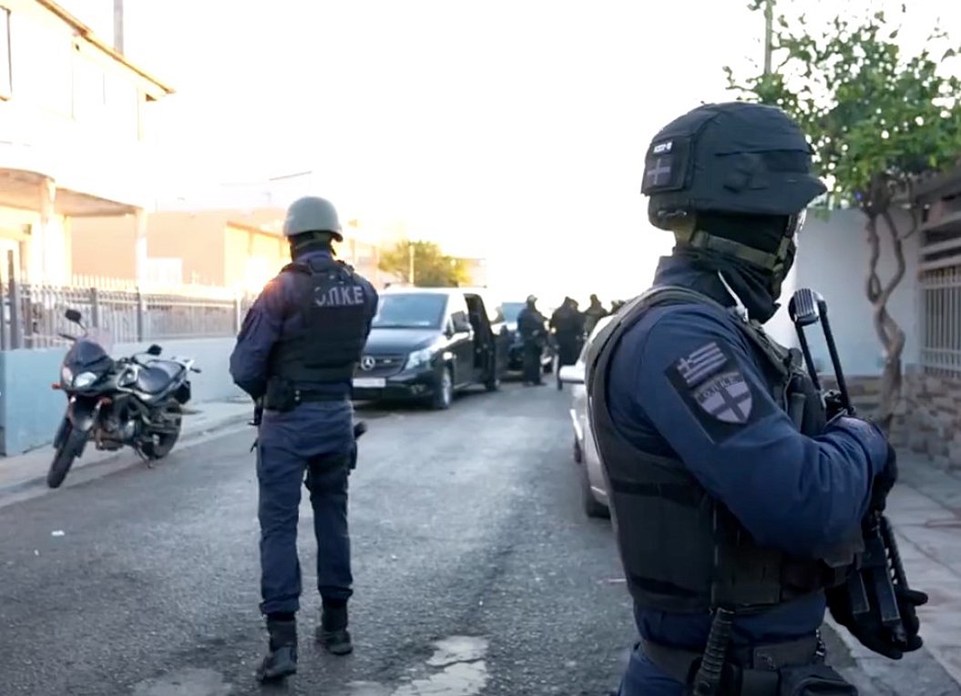ΕΛΑΣ: Νέα επιχείρηση στην Δυτική Αττική με 8 συλλήψεις – ΒΙΝΤΕΟ – ΦΩΤΟ