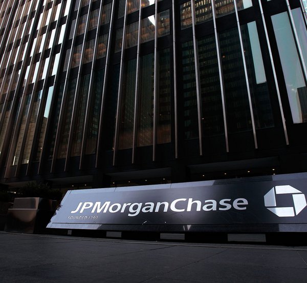 ΗΠΑ: Η τράπεζα JPMorgan Chase διέψευσε ότι ο διευθύνων σύμβουλός της στηρίζει τον Τραμπ για πρόεδρο