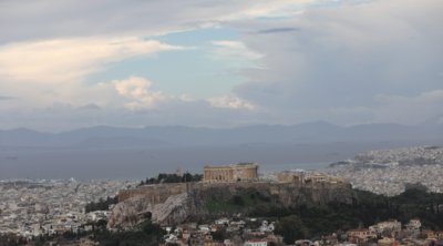 Καιρός: Συννεφιά, ζέστη και τοπικές βροχές την Τετάρτη 