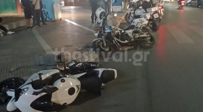 Θεσσαλονίκη: Μοτοσικλέτα καρφώθηκε σε δικυκλιστή της Ομάδας Ζ - Τράπηκε σε φυγή πεζός ο αναβάτης 