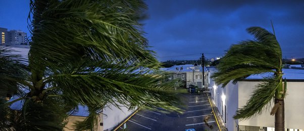 Στη Φλόριντα με θυελλώδεις ανέμους ο κυκλώνας Μίλτον - Δείτε live την πορεία του