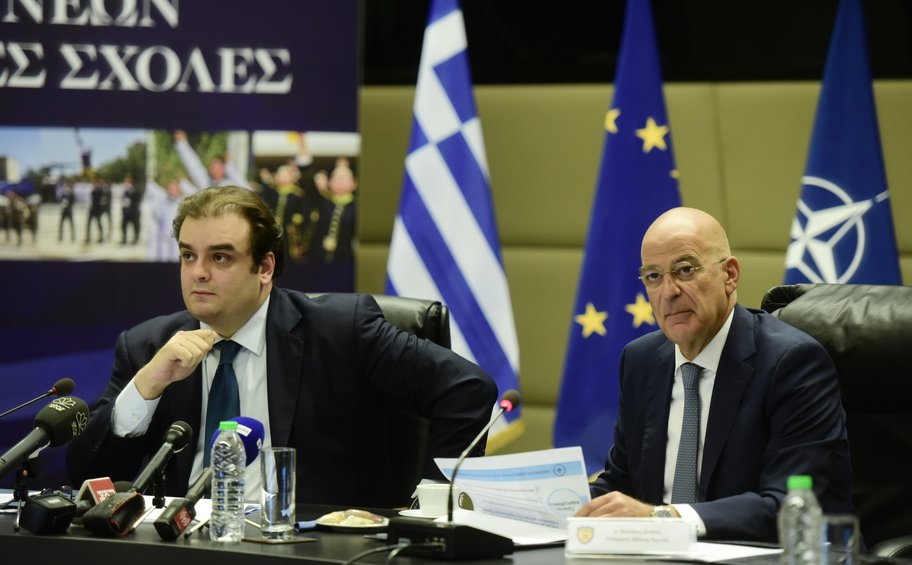 Στρατιωτικές Σχολές: Με μισθό €609 οι σπουδαστές - Τι ανακοίνωσαν Δένδιας και Πιερρακάκης
