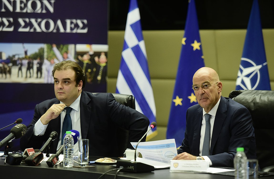 Στρατιωτικές Σχολές: Με μισθό €609 οι σπουδαστές – Τι ανακοίνωσαν Δένδιας και Πιερρακάκης