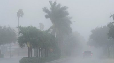 Στη Φλόριντα με θυελλώδεις ανέμους ο κυκλώνας Μίλτον - Αναφορές για νεκρούς 