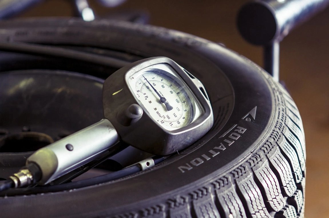 Ελαστικά: Ποια είναι η σωστή πίεση το καλοκαίρι και τον χειμώνα