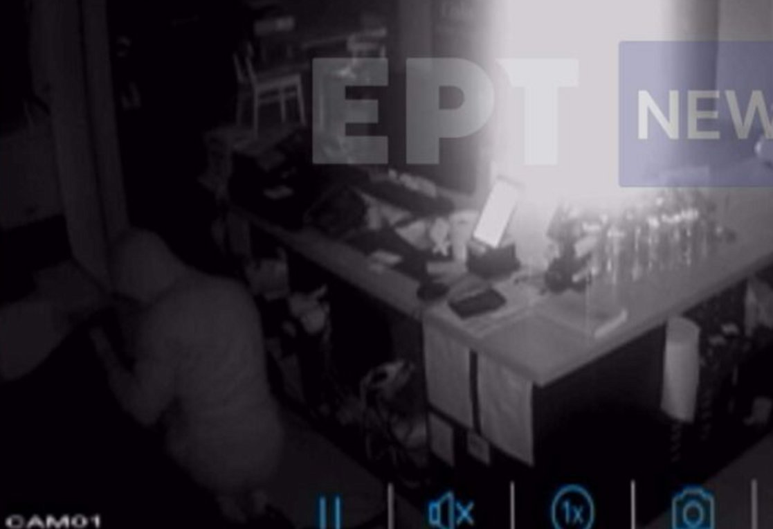 Βέροια: Διάρρηξη σε καφετέρια – Άγνωστος άρπαξε την ταμειακή και εξαφανίστηκε – ΒΙΝΤΕΟ