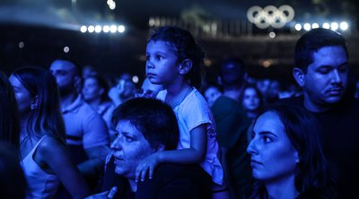 Καλλιμάρμαρο: Πλήθος κόσμου στη συναυλία μνήμης για τα θύματα των Τεμπών - ΒΙΝΤΕΟ - ΕΙΚΟΝΕΣ