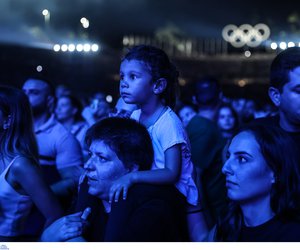 Καλλιμάρμαρο: Πλήθος κόσμου στη συναυλία μνήμης για τα θύματα των Τεμπών - ΒΙΝΤΕΟ - ΕΙΚΟΝΕΣ