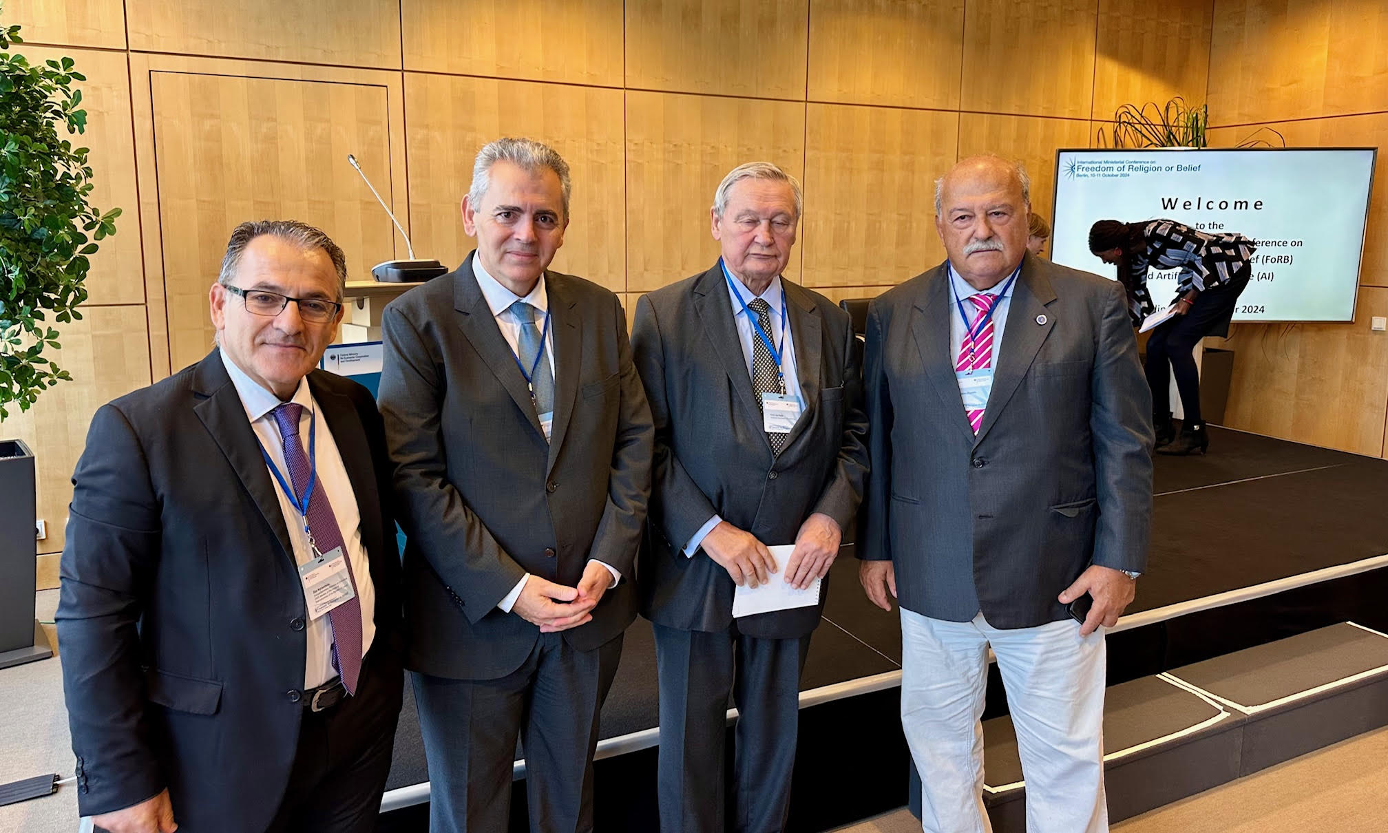 Η αντιπροσωπεία της ΔΣΟ με τον Ειδικό Απεσταλμένο για την Προώθηση της Ελευθερίας Θρησκείας ή Πεποίθησης εκτός της ΕΕ κ. Frans van Daele Η αντιπροσωπεία της ΔΣΟ με τον Ειδικό Απεσταλμένο για την Προώθηση της Ελευθερίας Θρησκείας ή Πεποίθησης εκτός της ΕΕ κ. Frans van Daele