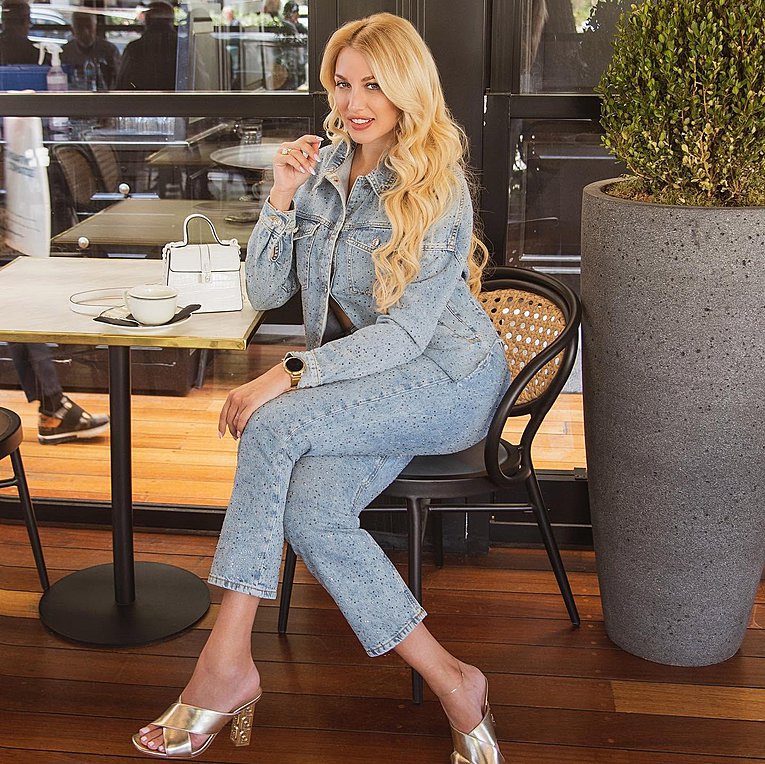 Η Κωνσταντίνα Σπυροπούλου στο γήπεδο με τον σύζυγό της