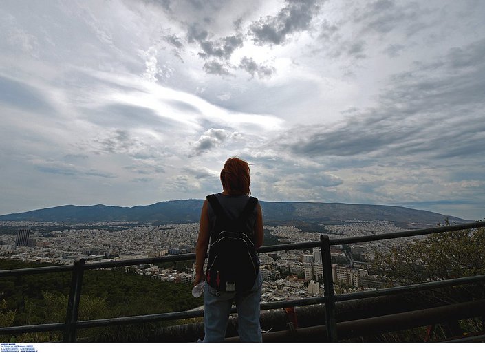 Ο καιρός το Σαββατοκύριακο: Πού θα δείξει 30°C - Σε ποιες περιοχές θα βρέξει 