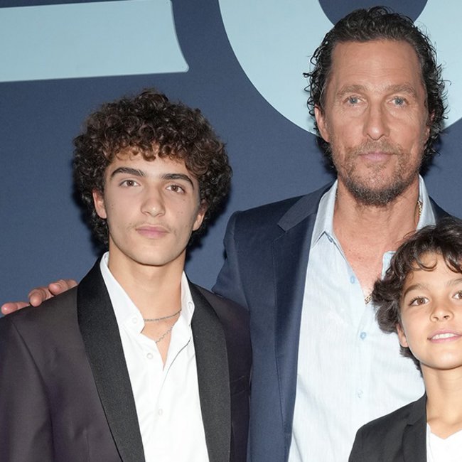 Ανήσυχος μπαμπάς ο Matthew McConaughey – Στο πλευρό του 16χρονου γιου του στα γυρίσματα της πρώτης του ταινίας