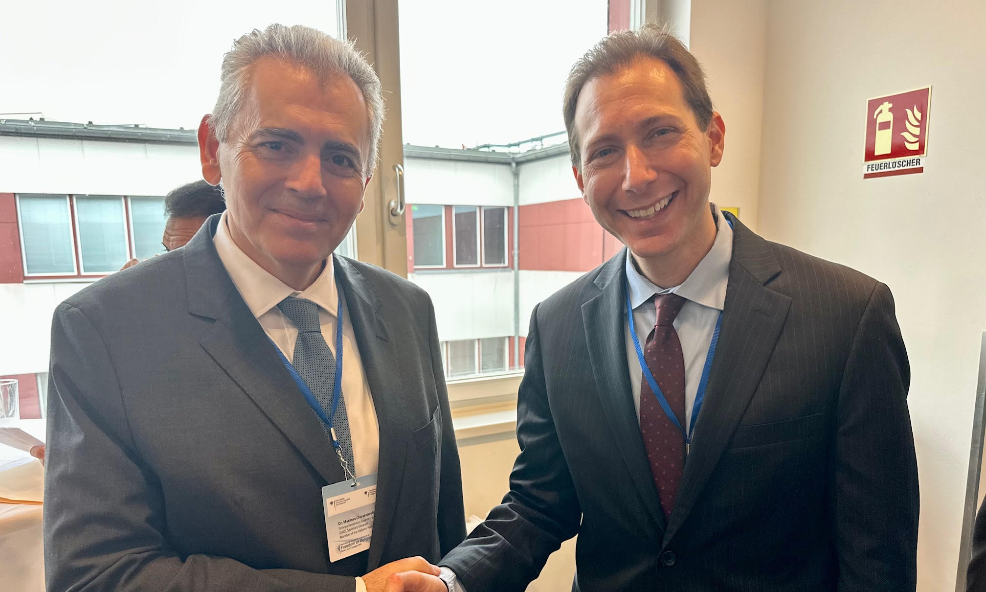 Ο επικεφαλής της ΔΣΟ και ο Σύμβουλος δρ Κώστας Μυγδάλης με τον Διευθυντή του Γραφείου για τη Διεθνή Θρησκευτική Ελευθερία του Στέιτ Ντιπάρτμεντ των ΗΠΑ, κ. Daniel Nadal Ο επικεφαλής της ΔΣΟ και ο Σύμβουλος δρ Κώστας Μυγδάλης με τον Διευθυντή του Γραφείου για τη Διεθνή Θρησκευτική Ελευθερία του Στέιτ Ντιπάρτμεντ των ΗΠΑ, κ. Daniel Nadal