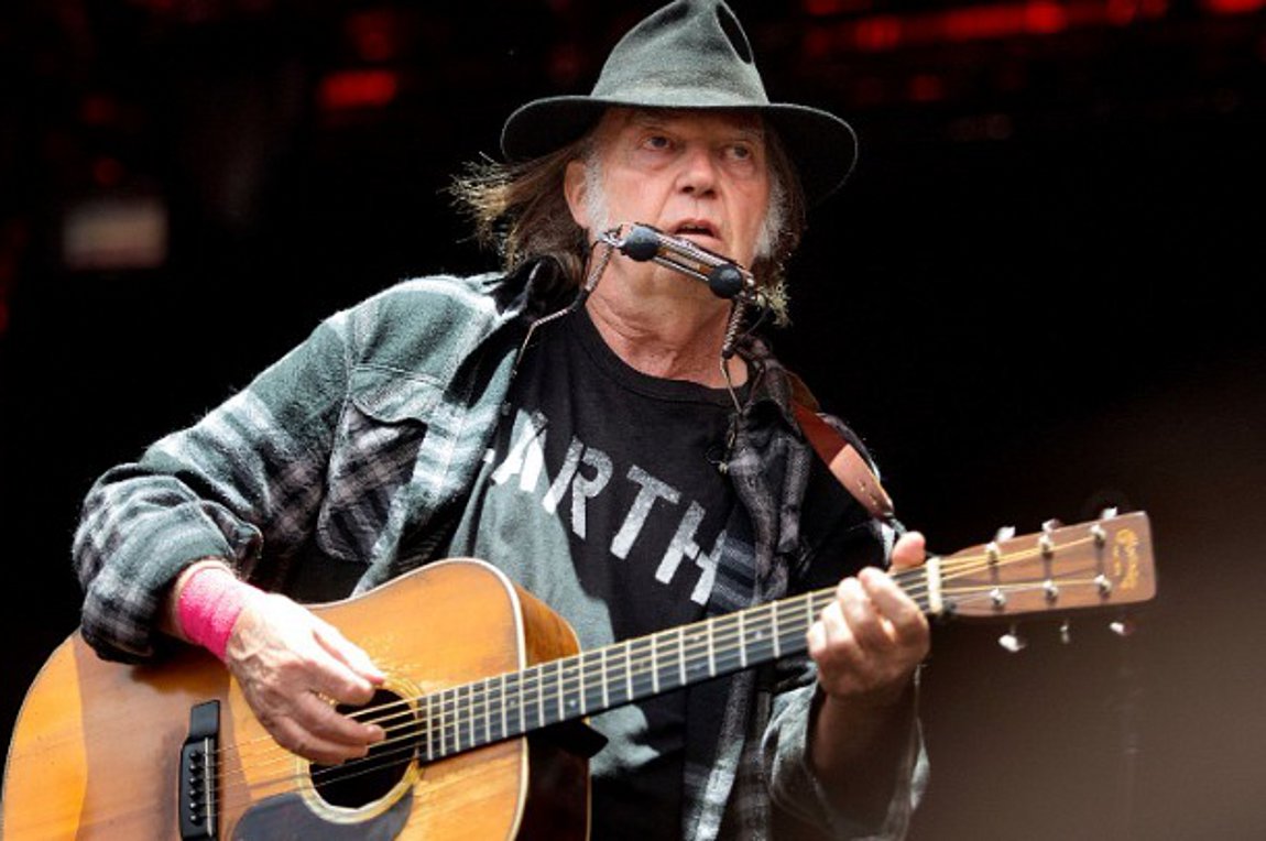 Ο Νιλ Γιανγκ εξέφρασε τη στήριξή του στην Κάμαλα Χάρις