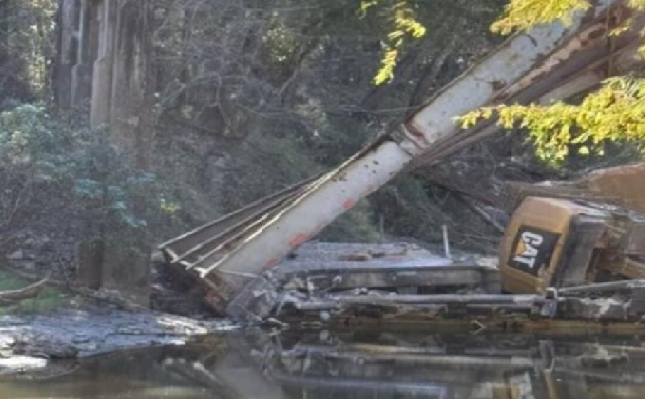 ΗΠΑ: Τουλάχιστον τρεις νεκροί από την κατάρρευση γέφυρας στο Μισισίπι