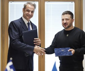 Συμφωνία για συνεργασία σε θέματα ασφάλειας υπέγραψαν Μητσοτάκης-Ζελένσκι