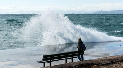 Kαιρός: Πέφτει κι άλλο η θερμοκρασία - Η πρόγνωση για το Σαββατοκύριακο