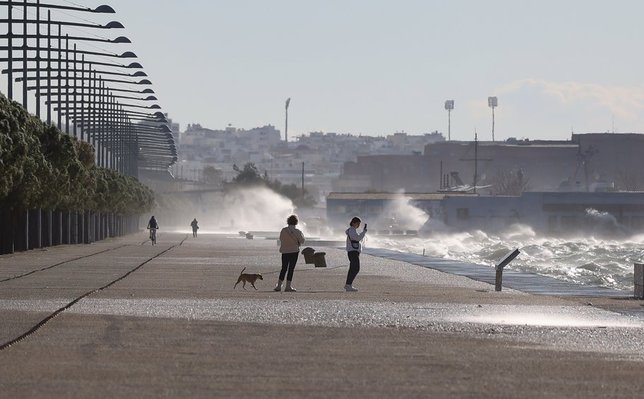 Καιρός: Έρχεται ισχυρός αντικυκλώνας - Τι θα γίνει το τριήμερο της 28ης Οκτωβρίου