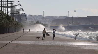 Καιρός: Έρχεται ισχυρός αντικυκλώνας - Τι θα γίνει το τριήμερο της 28ης Οκτωβρίου