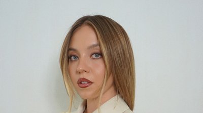 Ο hairstylist της Sydney Sweeney μάς αποκαλύπτει 5 μυστικά για να έχετε πάντα καλοχτενισμένα μαλλιά
