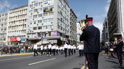 28η Οκτωβρίου: Oι κυκλοφοριακές ρυθμίσεις σε Αθήνα και Πειραιά για τις μαθητικές παρελάσεις 