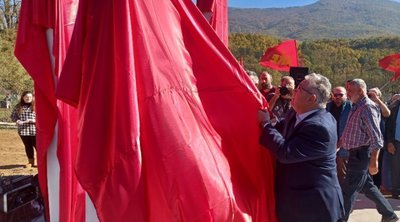 Μνημείο στον ομαδικό τάφο ανταρτών του ΔΣΕ στο χωριό Κώττα από το ΚΚΕ