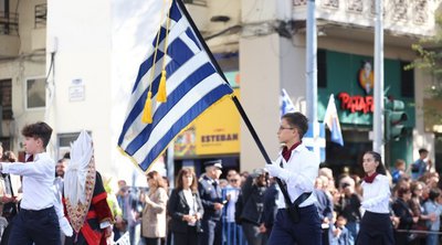 Με σύμμαχο τον καλό καιρό η μαθητική παρέλαση στη Θεσσαλονίκη - Δηλώσεις επισήμων