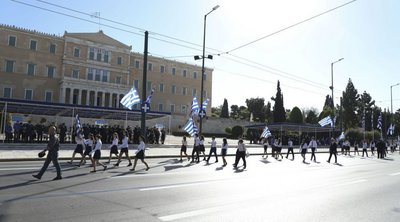 28η Οκτωβρίου: Κυκλοφοριακές ρυθμίσεις σε Αθήνα και Πειραιά για τις μαθητικές παρελάσεις - Πώς θα κινηθούν μετρό και τραμ
