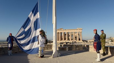 28η Οκτωβρίου: Η έπαρση σημαίας στον Ιερό Βράχο της Ακρόπολης - ΕΙΚΟΝΕΣ